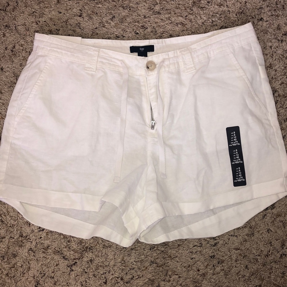 White Gap shorts